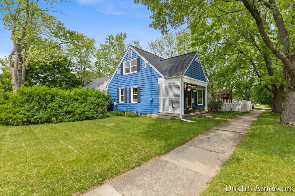 1411 Lewison Avenue NE Grand Rapids City MI 49505