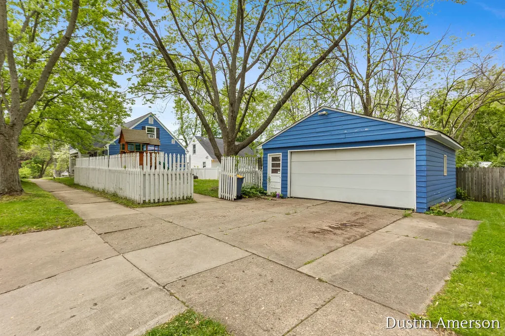 1411 Lewison Avenue NE Grand Rapids City MI 49505