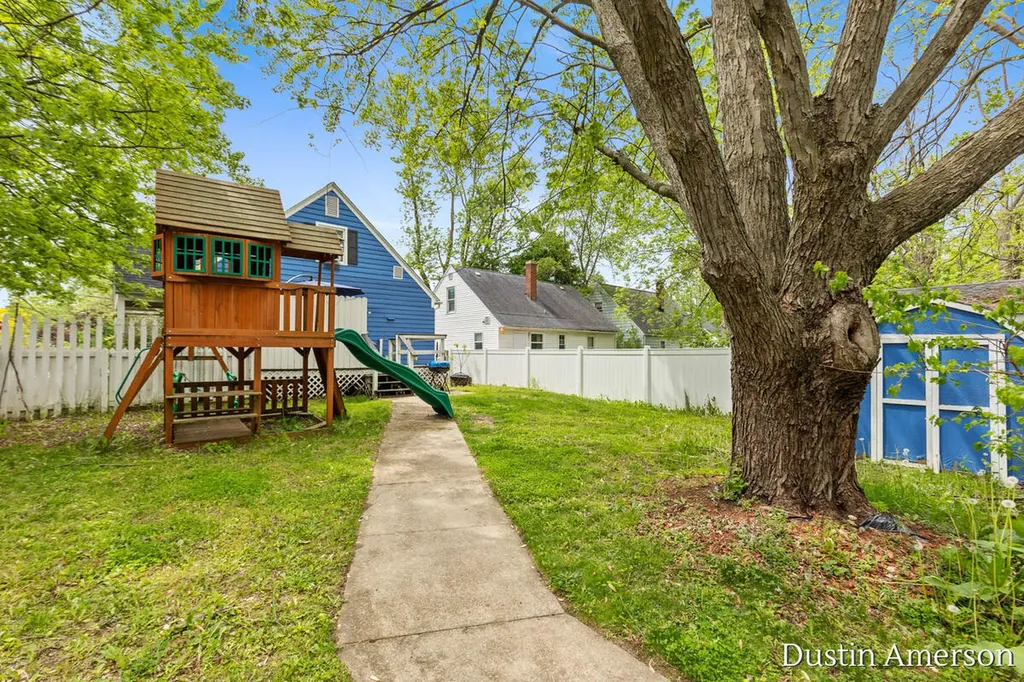 1411 Lewison Avenue NE Grand Rapids City MI 49505