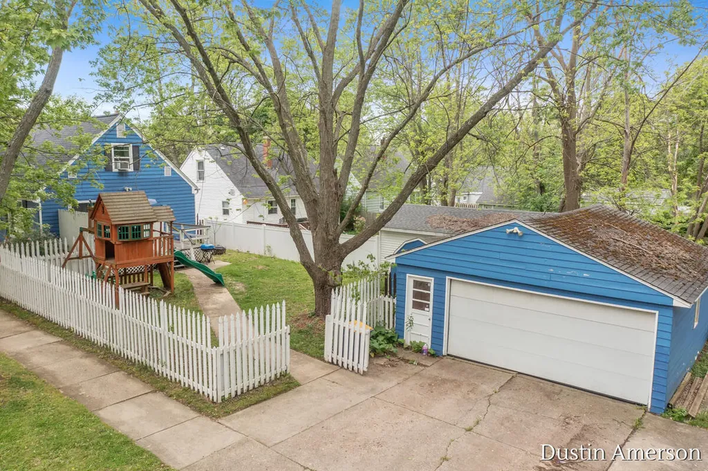 1411 Lewison Avenue NE Grand Rapids City MI 49505
