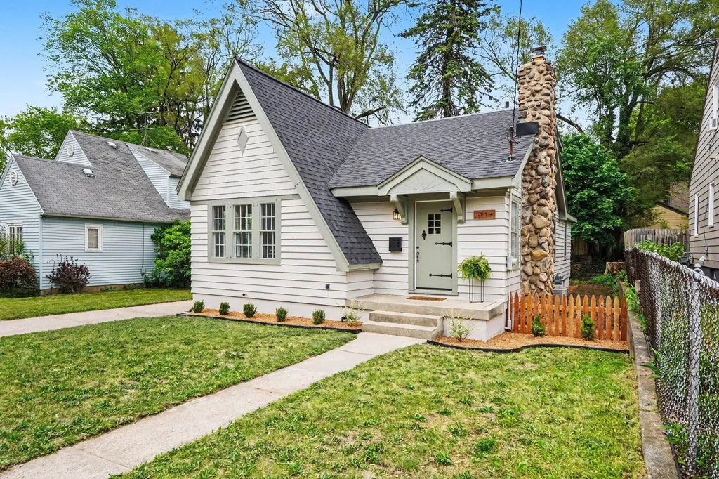 1724 Rossman Avenue SE Grand Rapids City MI 49507