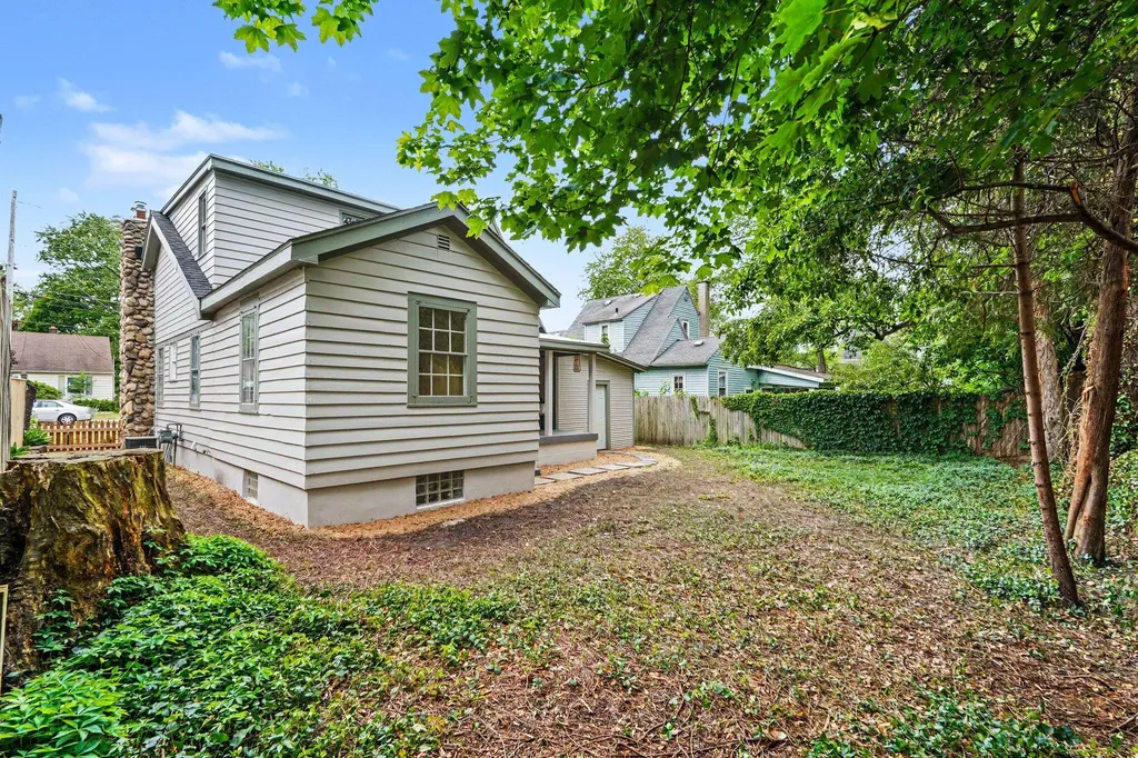 1724 Rossman Avenue SE Grand Rapids City MI 49507