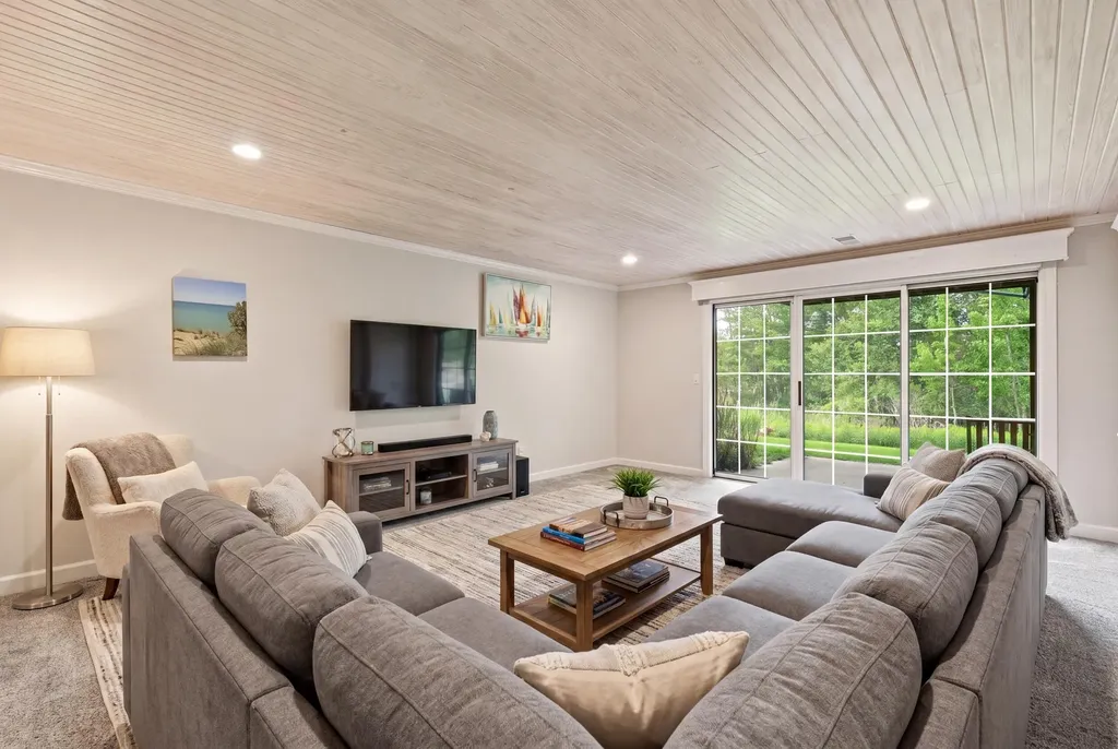 86 Sun Ridge Drive Park Township MI 49424