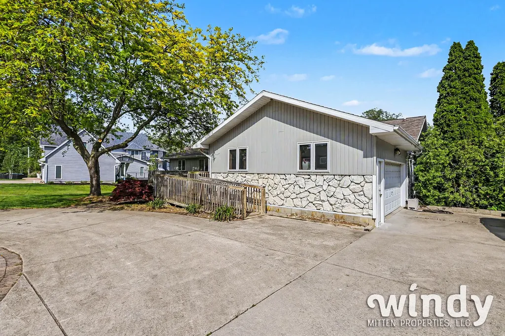 5005 Shoreview Drive Coloma Charter Township MI 49038