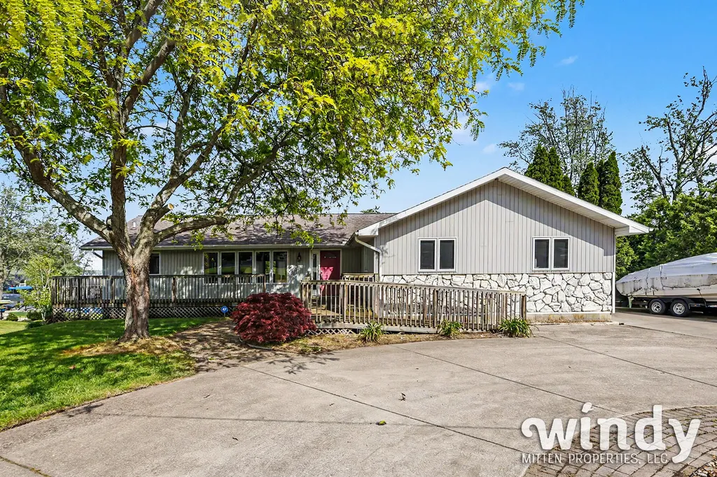 5005 Shoreview Drive Coloma Charter Township MI 49038