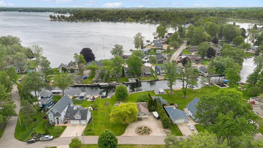 5005 Shoreview Drive Coloma Charter Township MI 49038