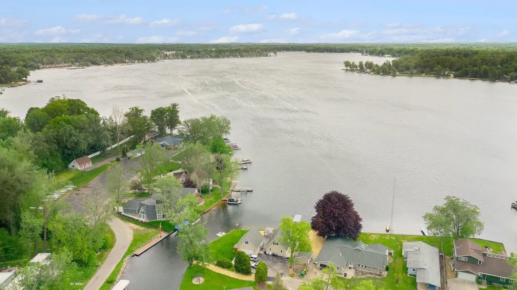 5005 Shoreview Drive Coloma Charter Township MI 49038