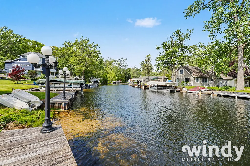 5005 Shoreview Drive Coloma Charter Township MI 49038