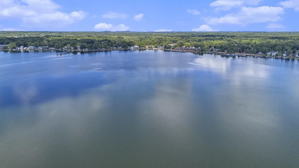 5005 Shoreview Drive Coloma Charter Township MI 49038