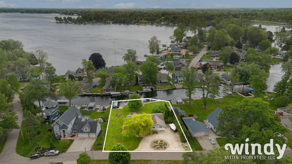 5005 Shoreview Drive Coloma Charter Township MI 49038