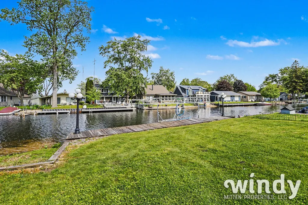 5005 Shoreview Drive Coloma Charter Township MI 49038