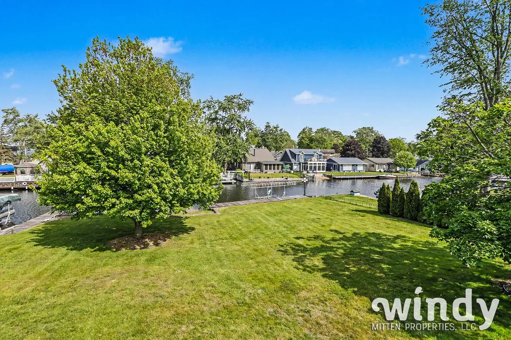 5005 Shoreview Drive Coloma Charter Township MI 49038