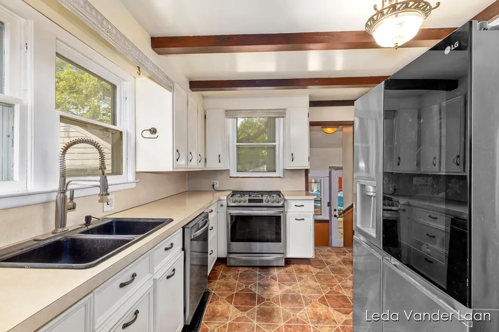 2511 Wyoming Avenue SW Wyoming City MI 49519