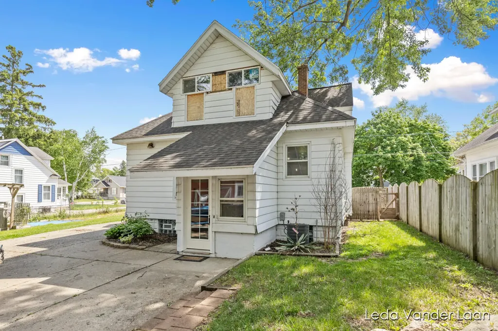 2511 Wyoming Avenue SW Wyoming City MI 49519