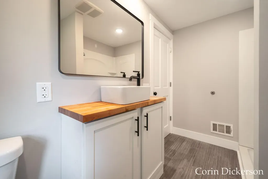 10860 Douglas Avenue Cooper Charter Township MI 49080