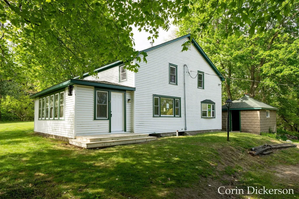 10860 Douglas Avenue Cooper Charter Township MI 49080