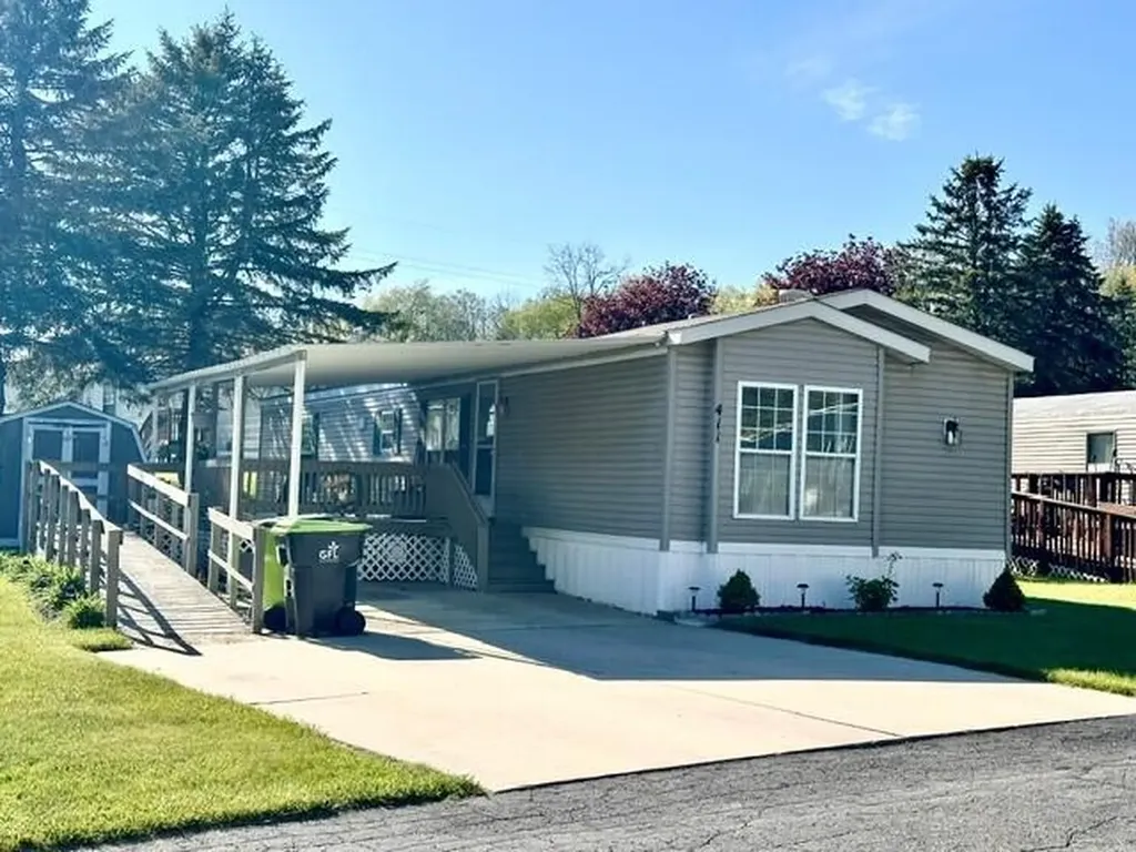 411 Woodview Drive Montcalm Township MI 48838