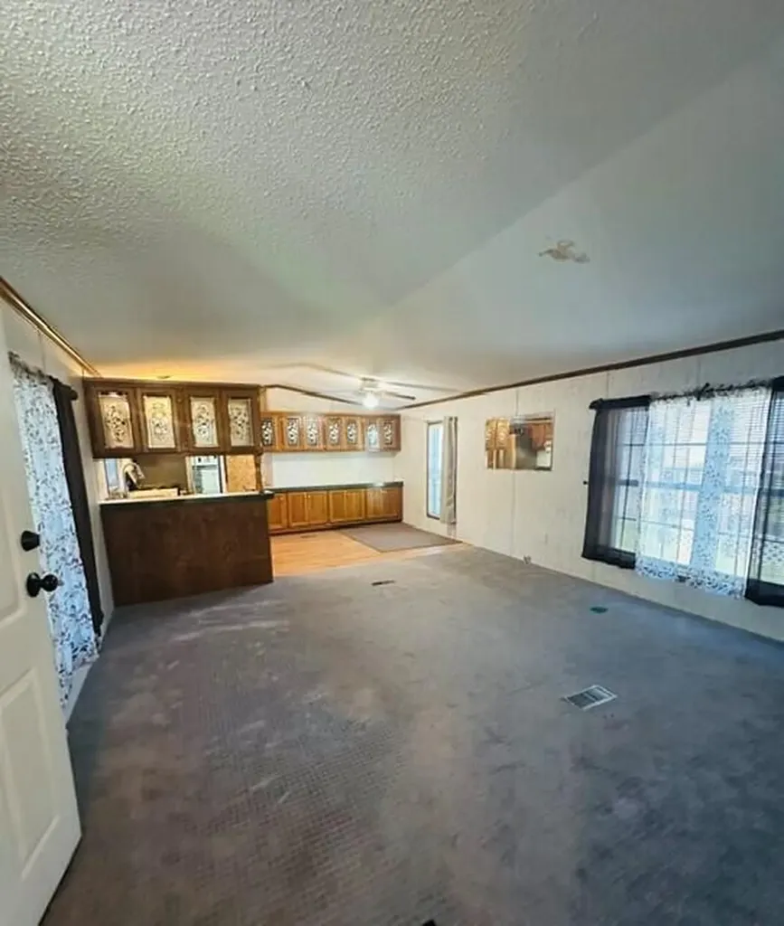 411 Woodview Drive Montcalm Township MI 48838