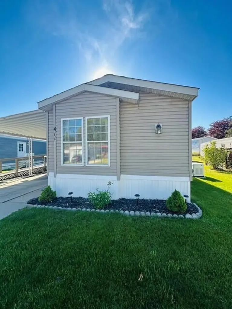 411 Woodview Drive Montcalm Township MI 48838