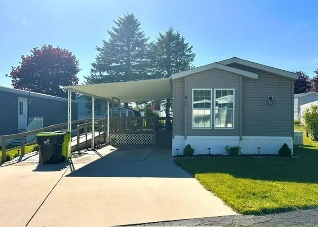411 Woodview Drive Montcalm Township MI 48838