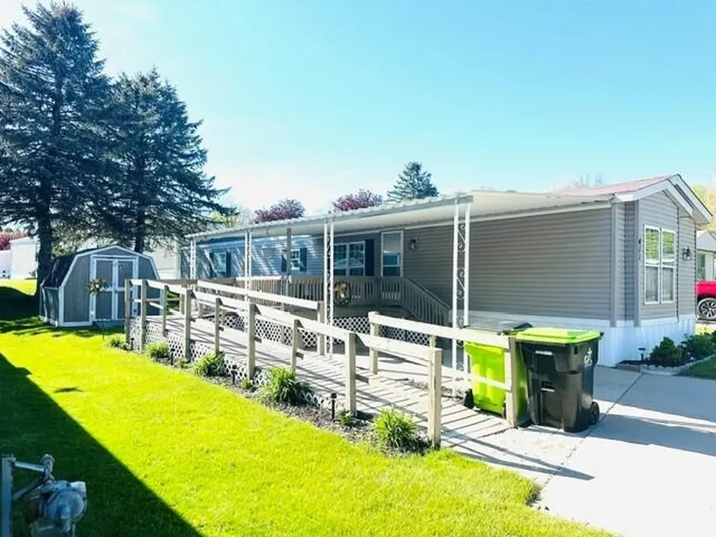 411 Woodview Drive Montcalm Township MI 48838