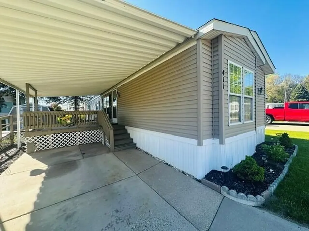 411 Woodview Drive Montcalm Township MI 48838