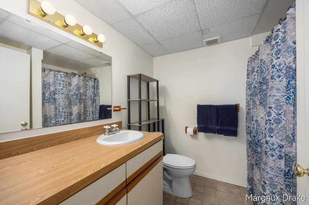 17225 Apache Trail Unknown City MI 49329