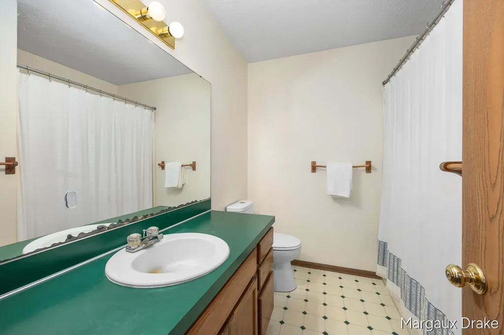 17225 Apache Trail Unknown City MI 49329