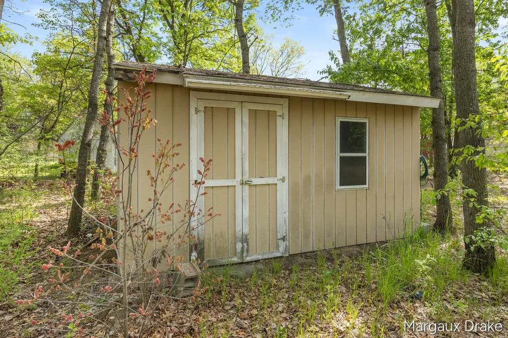 17225 Apache Trail Unknown City MI 49329