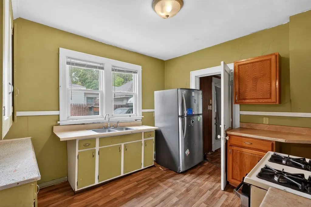 1121 Crosby Street NW Grand Rapids City MI 49504
