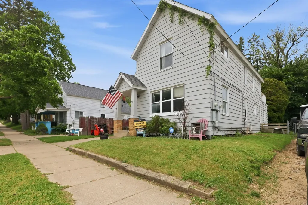 1121 Crosby Street NW Grand Rapids City MI 49504