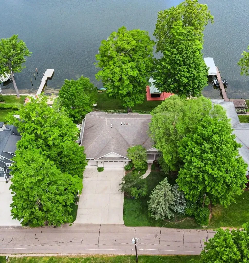 7897 Lakewood Drive Coloma Charter Township MI 49038