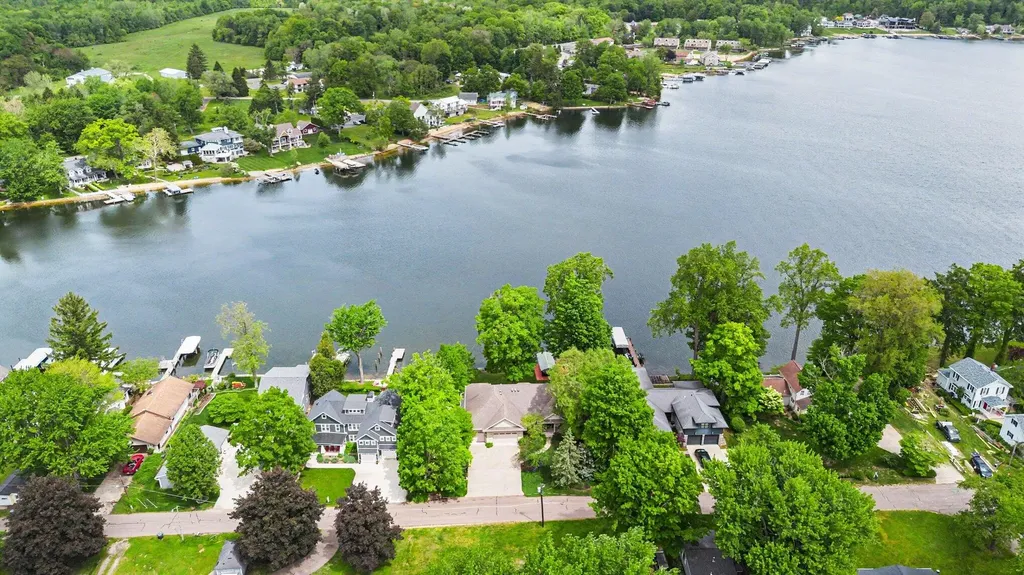 7897 Lakewood Drive Coloma Charter Township MI 49038