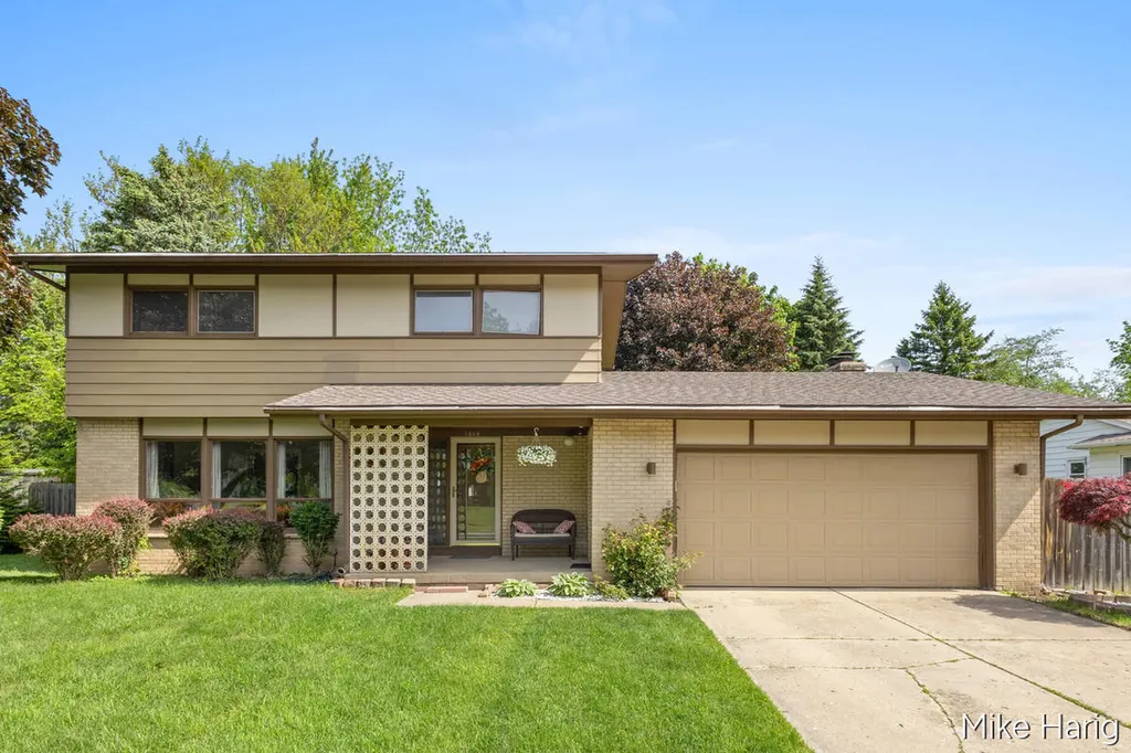 1649 Pembroke Street SE Kentwood City MI 49508