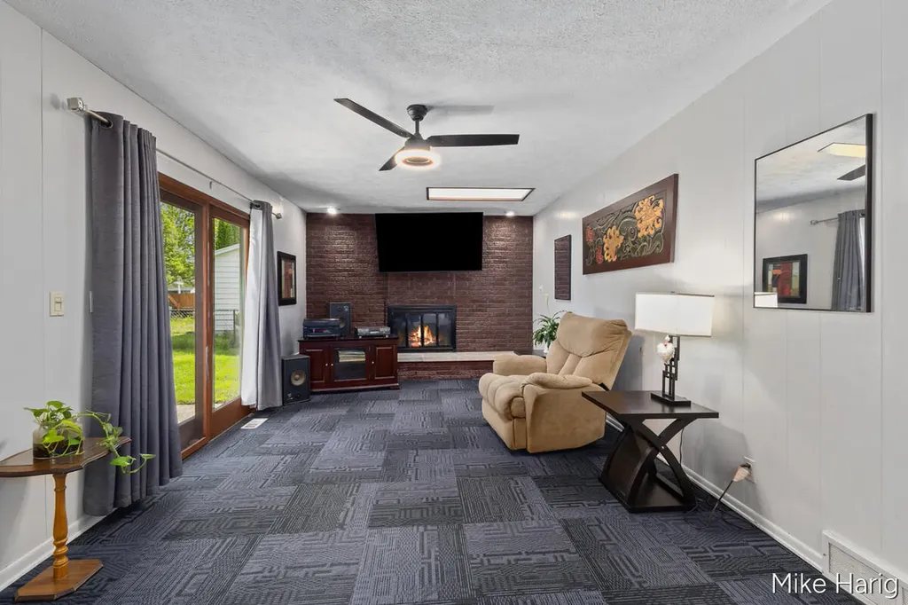 1649 Pembroke Street SE Kentwood City MI 49508