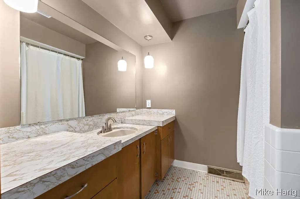 1649 Pembroke Street SE Kentwood City MI 49508