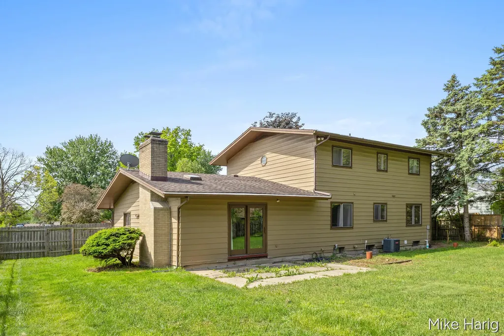 1649 Pembroke Street SE Kentwood City MI 49508