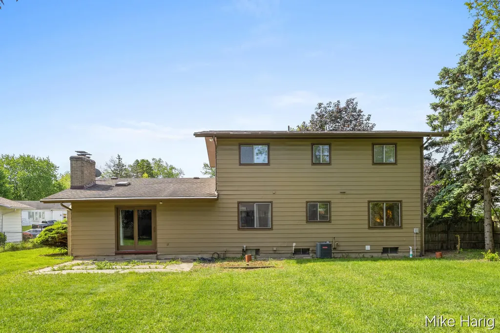 1649 Pembroke Street SE Kentwood City MI 49508