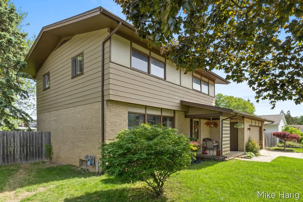 1649 Pembroke Street SE Kentwood City MI 49508