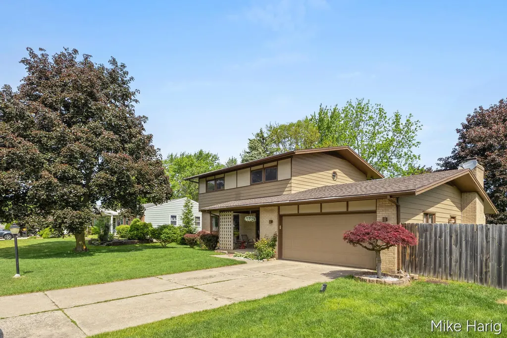 1649 Pembroke Street SE Kentwood City MI 49508