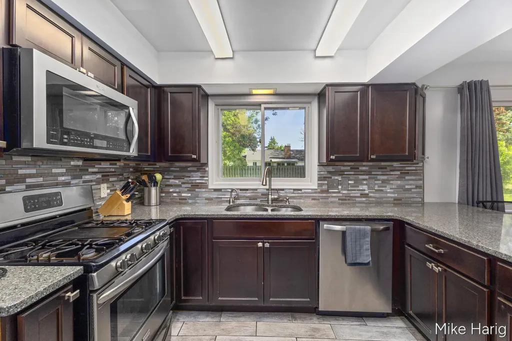 1649 Pembroke Street SE Kentwood City MI 49508