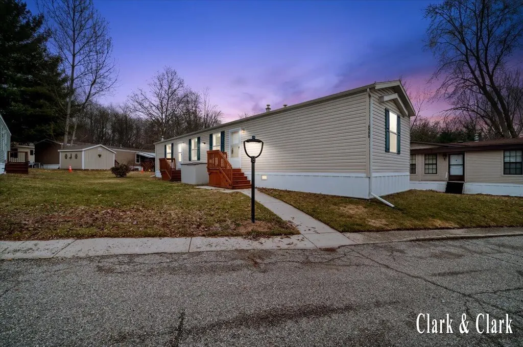 6900 Knottypine Street NE Plainfield Charter Township MI 49341