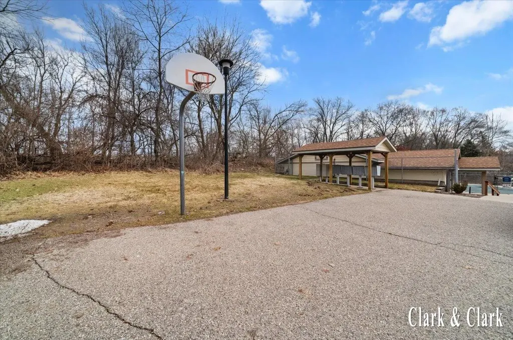 6900 Knottypine Street NE Plainfield Charter Township MI 49341