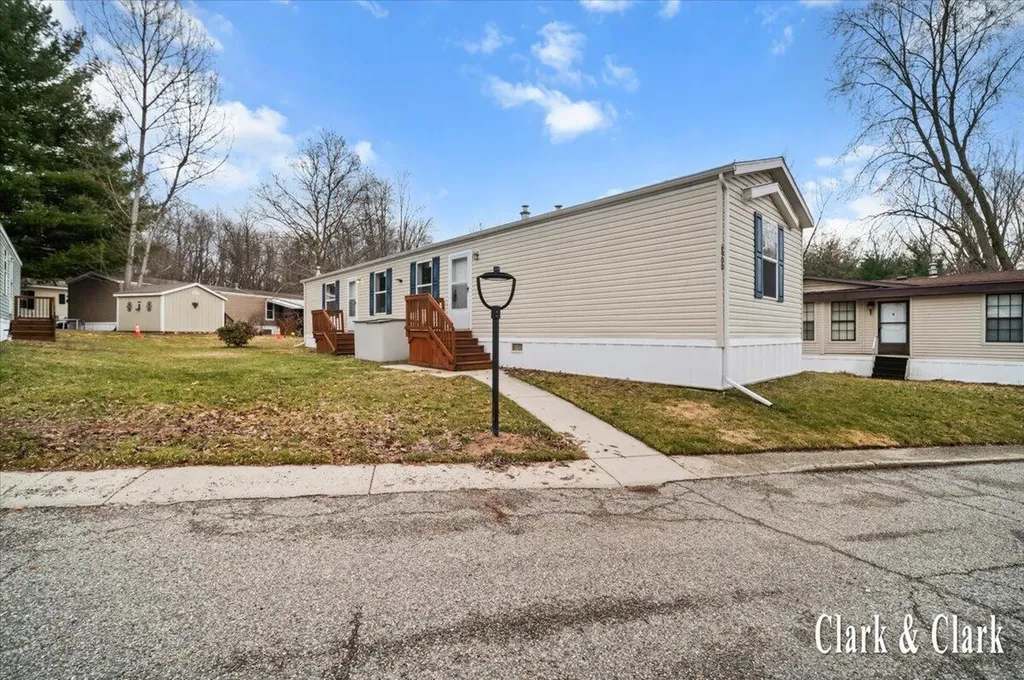 6900 Knottypine Street NE Plainfield Charter Township MI 49341