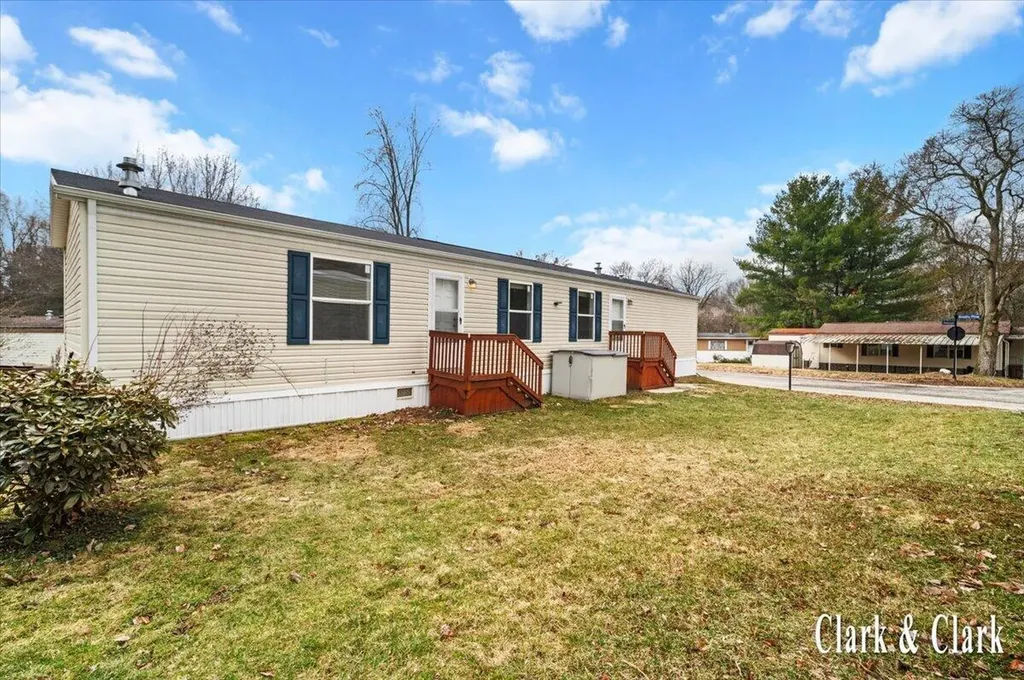 6900 Knottypine Street NE Plainfield Charter Township MI 49341