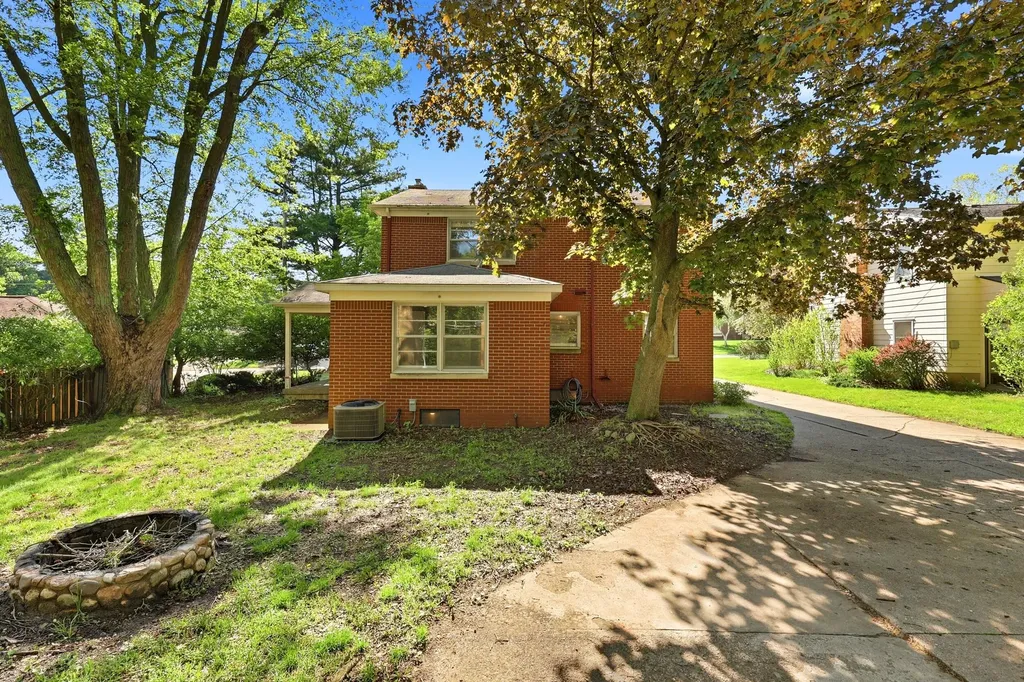 1905 Millbank Street SE Grand Rapids City MI 49508