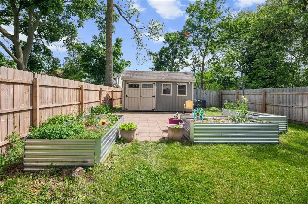 130 Palmer Street NE Grand Rapids City MI 49505