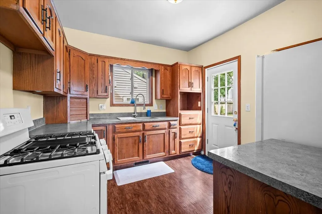 130 Palmer Street NE Grand Rapids City MI 49505