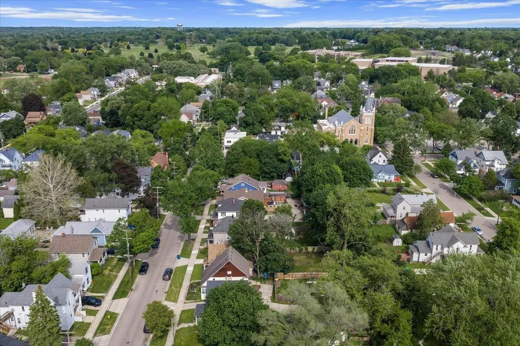 130 Palmer Street NE Grand Rapids City MI 49505