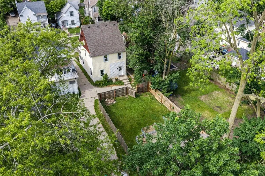 130 Palmer Street NE Grand Rapids City MI 49505